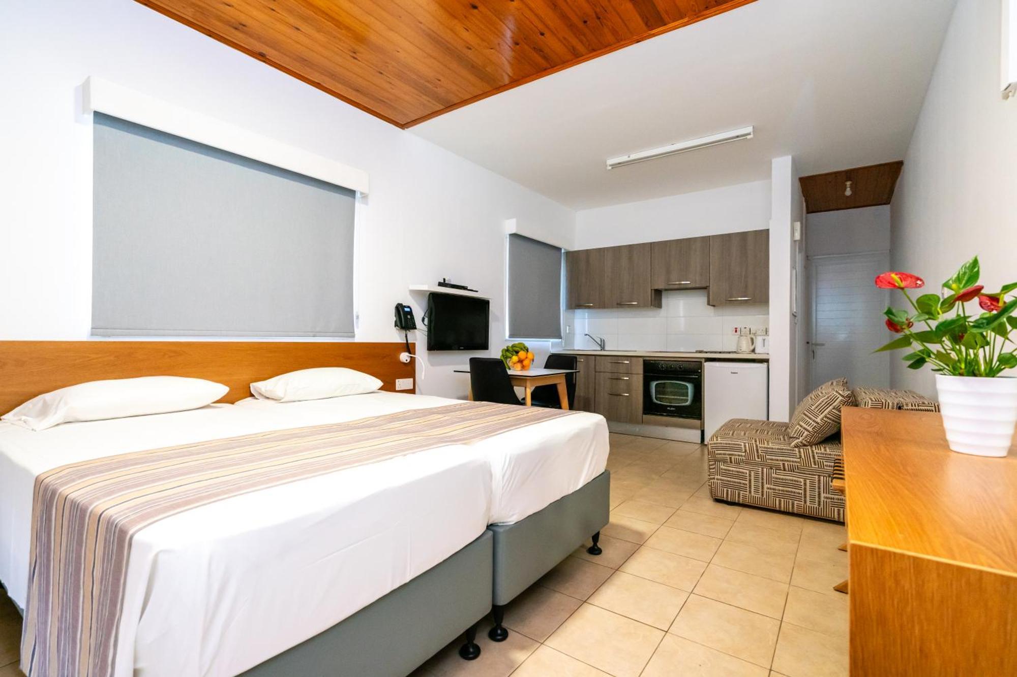 Helios 2 Apartamento Pafos Exterior foto